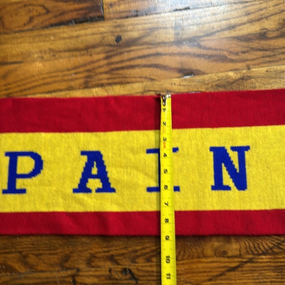 Spain Knit Soccer Fan Scarf - Picture 10 of 11